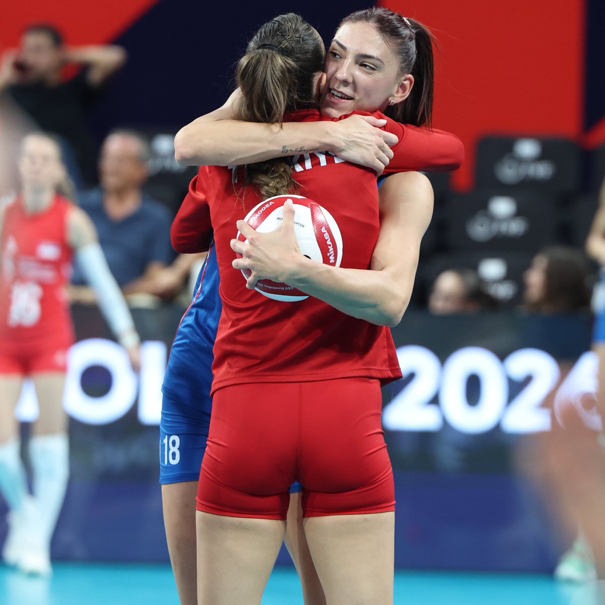 gibbybaris's tweet photo. 🫂 Hande Baladın &amp; Tijana Boskovic https://t.co/silunOCpch
