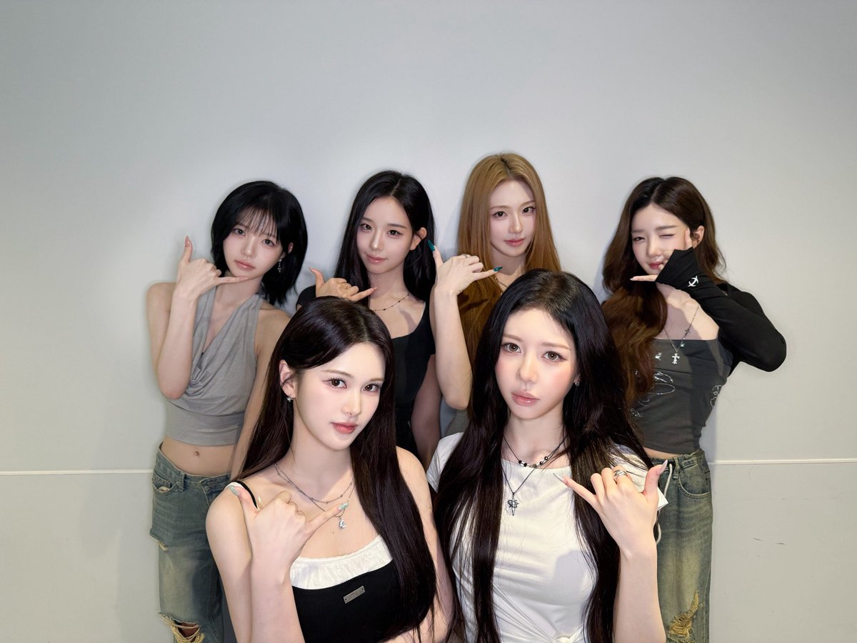 tripleS_JAPAN's tweet photo. [📸]

⋰
tripleS sun Objekt Trading Event
⋱

sunと過ごす時間は楽しんでいただけましたか？🧬✨
「DNA」もたくさん聴いてくださいね❣️

#tripleS #트리플에스 #トリプルS
#トリプルエス #トエス
#ASSEMBLE26 #LOVEnPOP https://t.co/vSZzT7sAgB