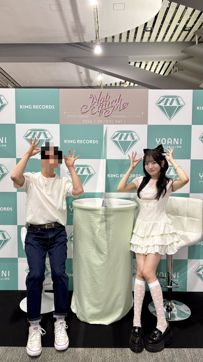 jennijenipa's tweet photo. 初のノイミーオフイベで推しのみるてんと2ショ、お話会参加できてたのしかった〜！！
ブース入った瞬間リボンつけたみるてんお出ましで、顔ばりちっちゃいし可愛いしでびっくりした笑
また明日もみるてんと写真撮れるのうれしー！
#聞いて聞いておみるちゃん https://t.co/nm7QjelzF2