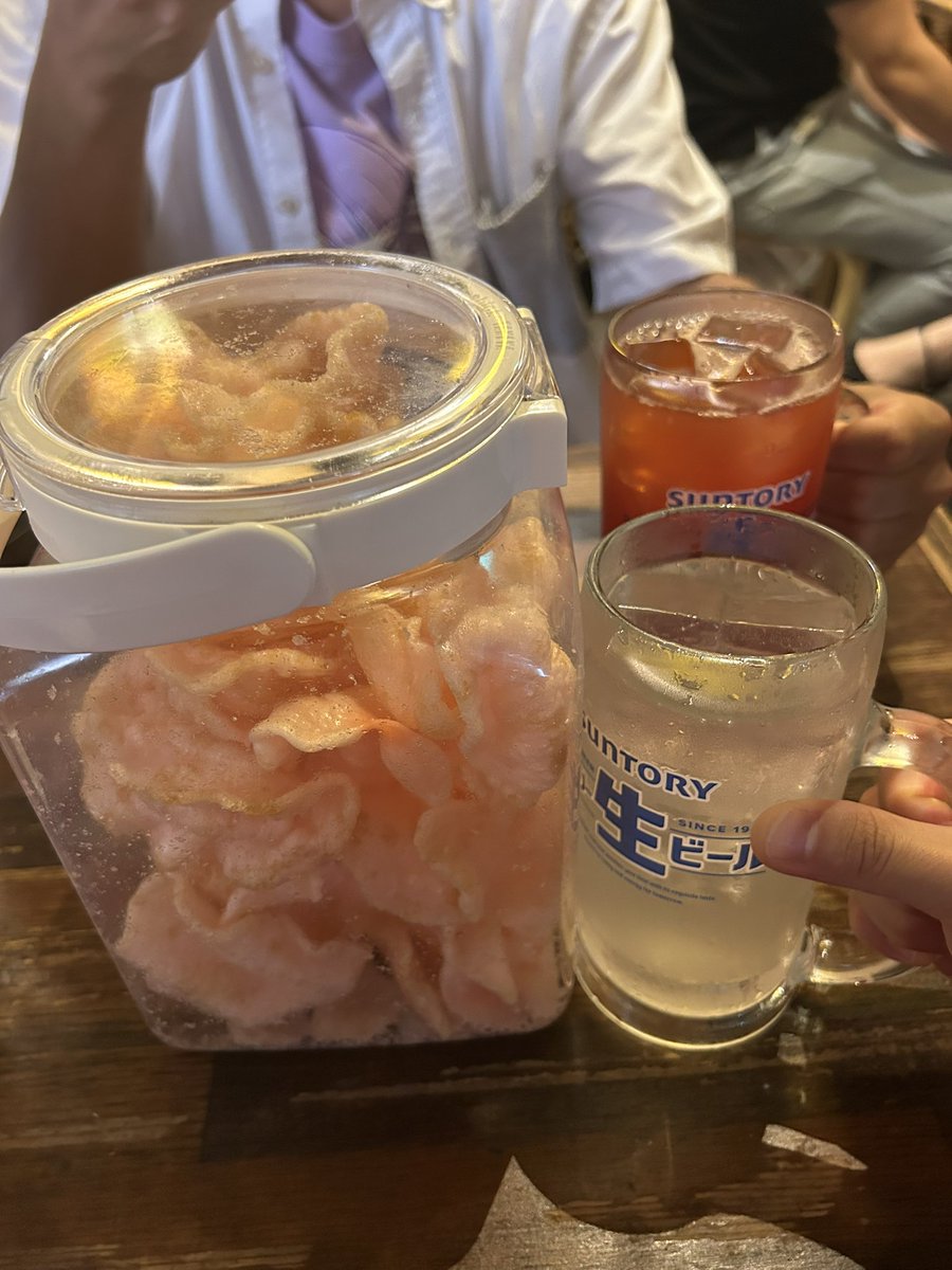 mayagelion's tweet photo. 体育祭打ち上げ

えびせんがお通しのレベル超えてる https://t.co/dT63jX4fVv