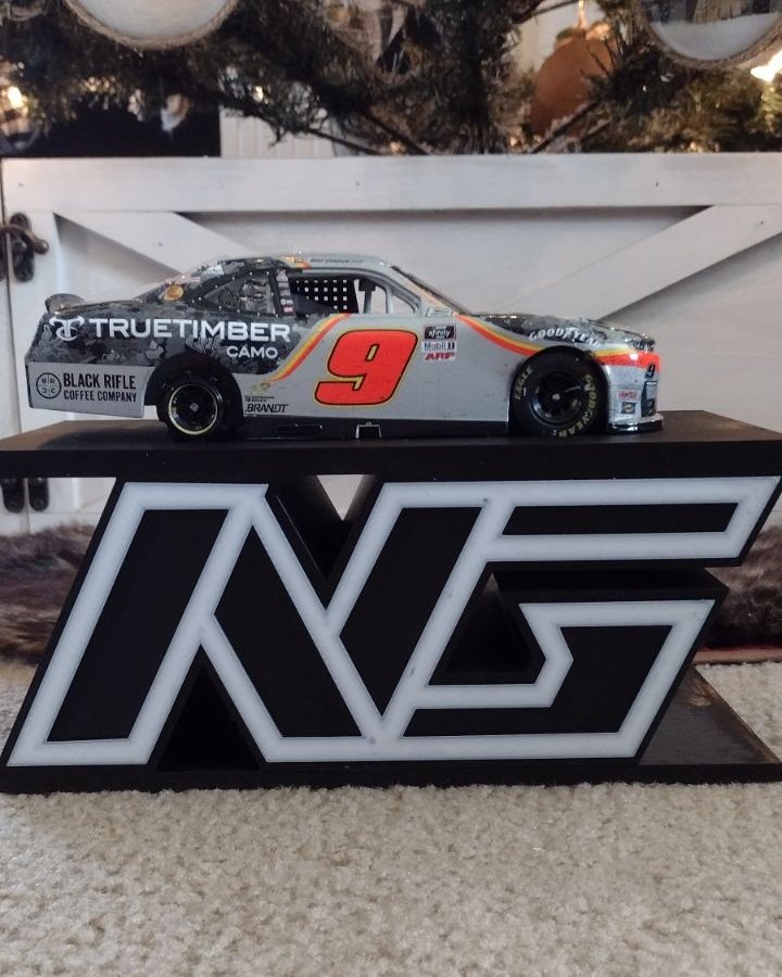 AdamHurst89's tweet photo. 🏁 NASCAR diecast collectors! Got a favorite driver, number, team, or diecast you want to show off?

I design and 3D print/Wooden custom displays like this one for my @NoahGragson car!
Custom designs available
DM me for a design/quote! 

@NASCAR #NASCAR @TooToughToTame https://t.co/EseEidMLYQ