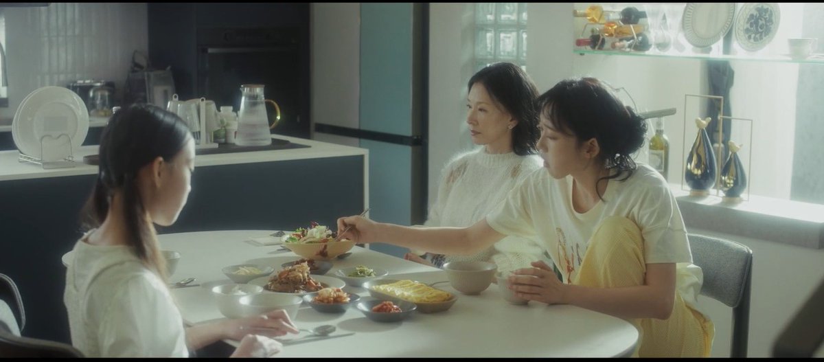 snael04's tweet photo. from her last drama😂 https://t.co/kNKLW4gUPl