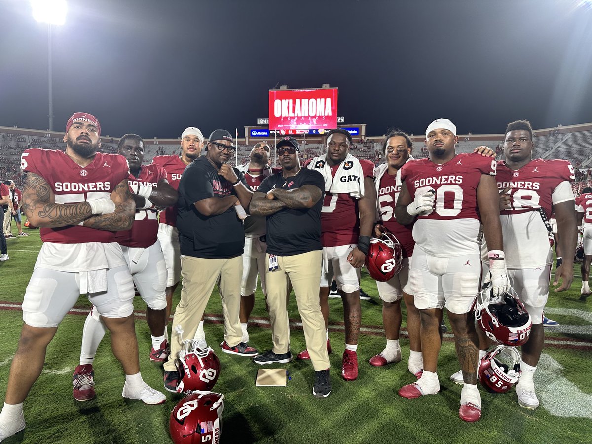CoachToddBates's tweet photo. Proud Of The Way ⭕️Ur Guys Prepare &amp; Fight‼️ Lot of things to Clean up but great start to the 2️⃣6️⃣ Season… Team 1️⃣3️⃣2️⃣ https://t.co/bhd8HlvFaK