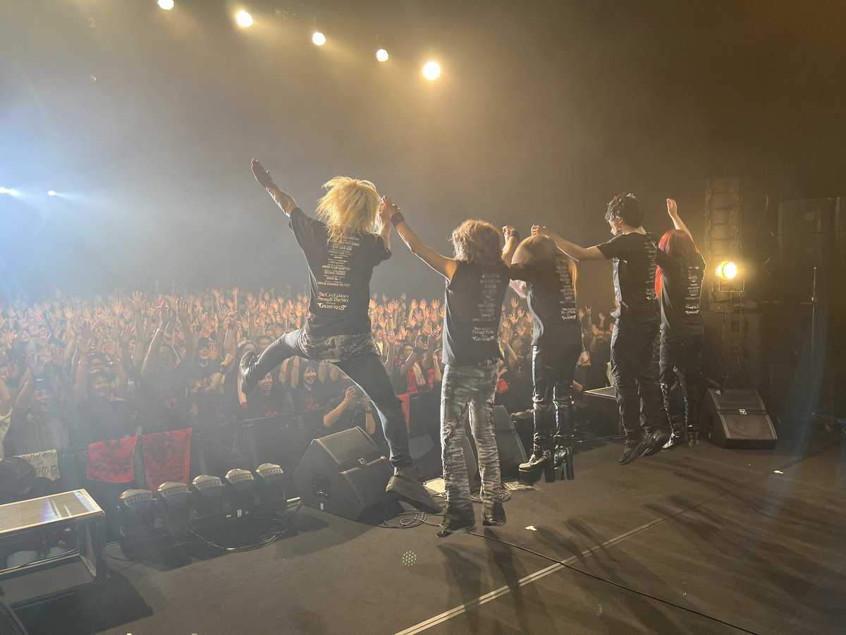 GALNERYUSOFFIC2's tweet photo. GALNERYUSツアーファイナル、 GARDEN新木場FACTORY公演が無事に終わりました‼️

まさに、大団円‼️

多くは語らず🤘🏻😭🤘🏻最高な夜をありがとうございました‼️ https://t.co/kcPN8lz9OV