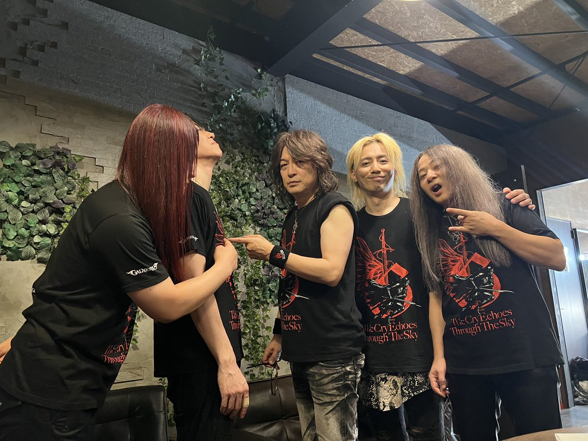 GALNERYUSOFFIC2's tweet photo. GALNERYUSツアーファイナル、 GARDEN新木場FACTORY公演が無事に終わりました‼️

まさに、大団円‼️

多くは語らず🤘🏻😭🤘🏻最高な夜をありがとうございました‼️ https://t.co/kcPN8lz9OV