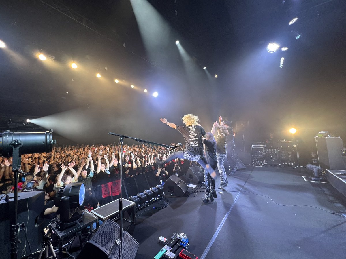 GALNERYUSOFFIC2's tweet photo. GALNERYUSツアーファイナル、 GARDEN新木場FACTORY公演が無事に終わりました‼️

まさに、大団円‼️

多くは語らず🤘🏻😭🤘🏻最高な夜をありがとうございました‼️ https://t.co/kcPN8lz9OV