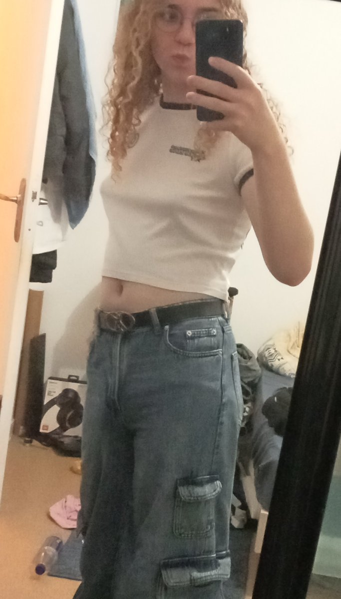 BaronnePrivate's tweet photo. Cette (semblerait-il) autiste et triste white girl souhaite te parler de Lookism, que fais-tu ? https://t.co/X1cZdvHNPY