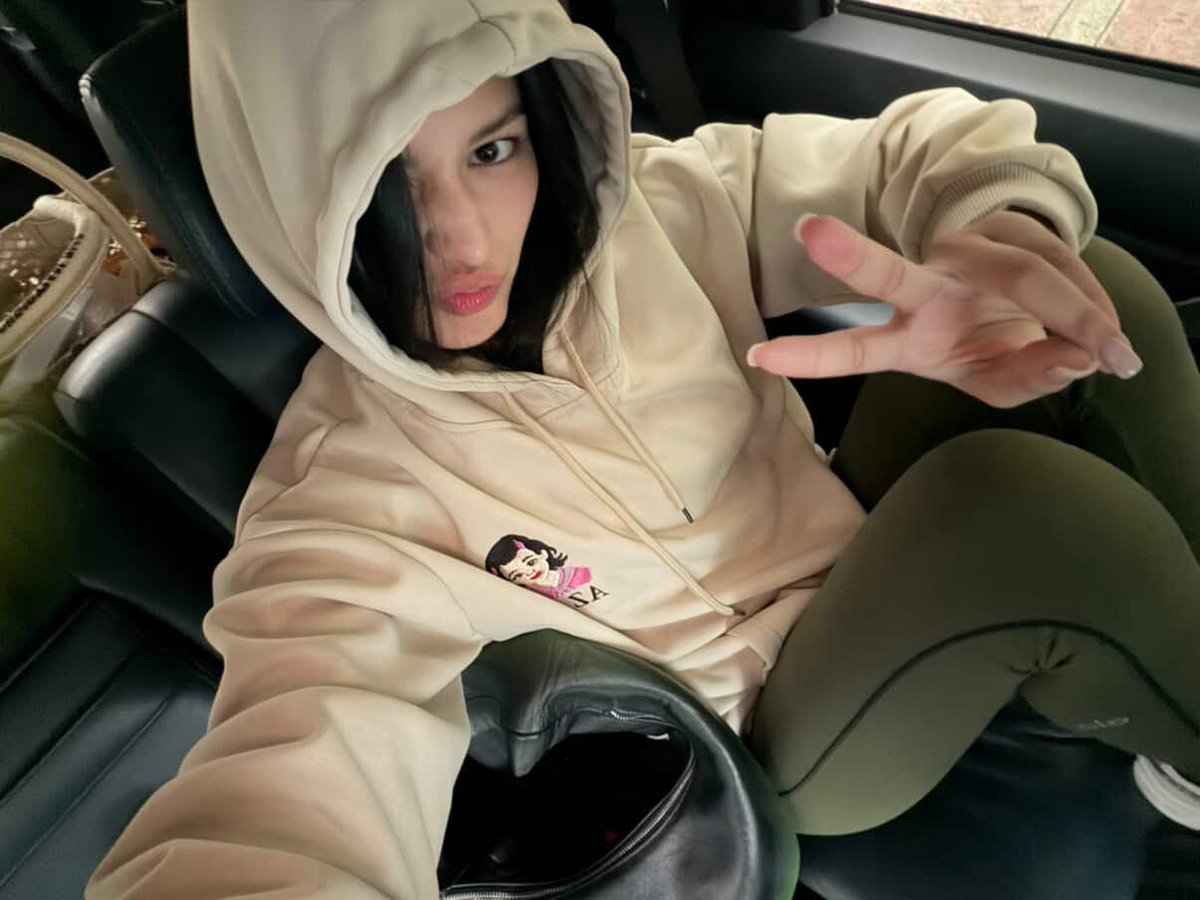augstira's tweet photo. azcarfies comeback when 😞 #imissmygf https://t.co/atrLML3NTR