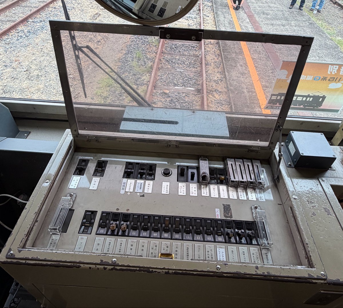 mukin4go's tweet photo. ありがとう115系　G編成とT編成最後の並び展示in下関総合車両日帰り

午後の部② 15時に参加しました。

115系G-01運転台、車内見学

京都鉄道博物館以来拝見出来ました。 https://t.co/vFbAOw1fOn