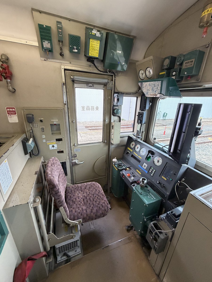 mukin4go's tweet photo. ありがとう115系　G編成とT編成最後の並び展示in下関総合車両日帰り

午後の部② 15時に参加しました。

115系G-01運転台、車内見学

京都鉄道博物館以来拝見出来ました。 https://t.co/vFbAOw1fOn