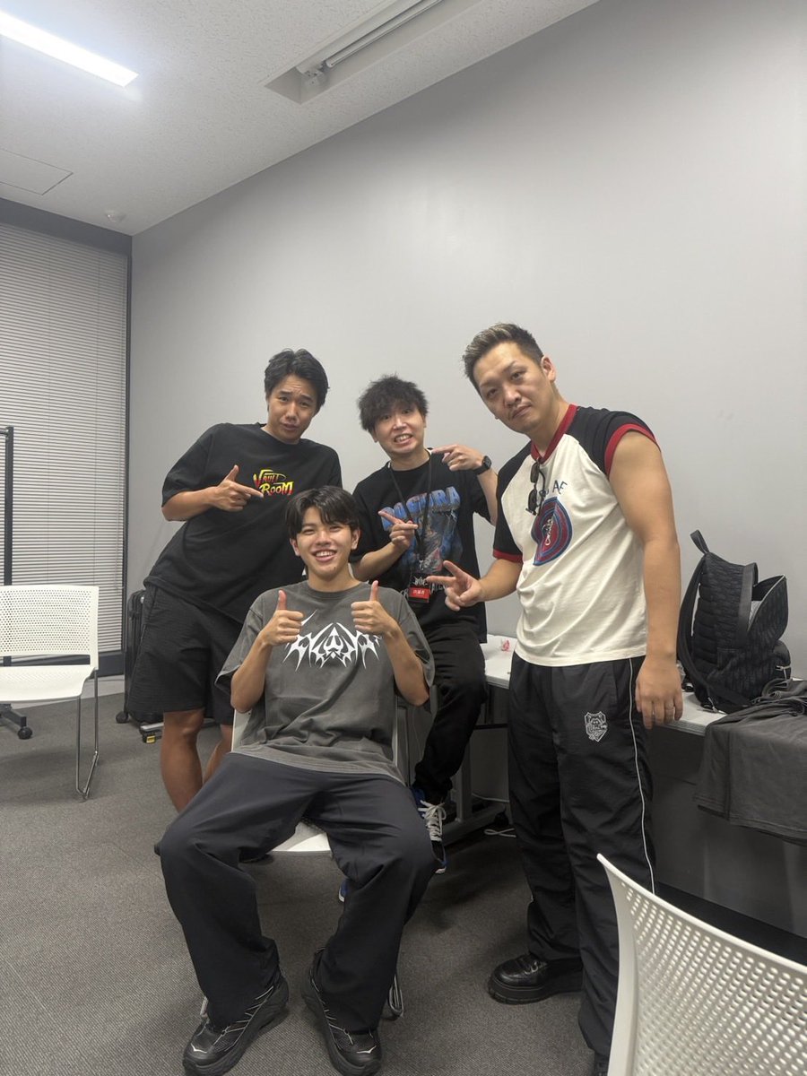 ABCDYY's tweet photo. CR RIVIVE1日目をご覧くださいました皆様、ありがとうございました！
私のスト6は不甲��ない結果でしたが
一人の人として、今回の負けた試合にも勝った試合にも
メンバーに時より"あのゲームが上手い最強集団"の面影が見えて感動しました。
明日も期待してます！

ちなみに裏でガキは倒しました。
win https://t.co/tzw0bRyJH8