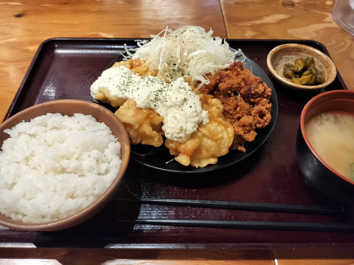 mousouryoko's tweet photo. てけてけ 田町慶応仲通り店
場所　田町
ジャンル　唐揚げ

味　3
ボリューム 4
値段　3

🍁昼にがっつり食べたいならこのお店
🍁唐揚げやらチキン南蛮やらハンバーグやら
🍁ごはんの量も選べるので適量を！！

https://t.co/UfyHd4Y3uM

#田町　#唐揚げ https://t.co/glSGRMgr5F