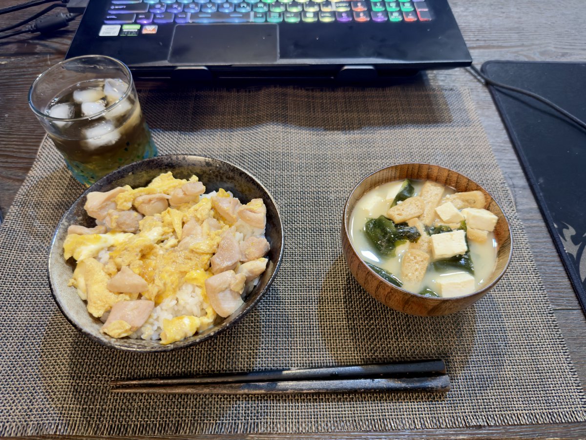HAJIME7117_M's tweet photo. 今日ははじめて親子丼を作ってみた

味は悪くなかった
もう少し濃い味にしたいな https://t.co/oys3S31XOp
