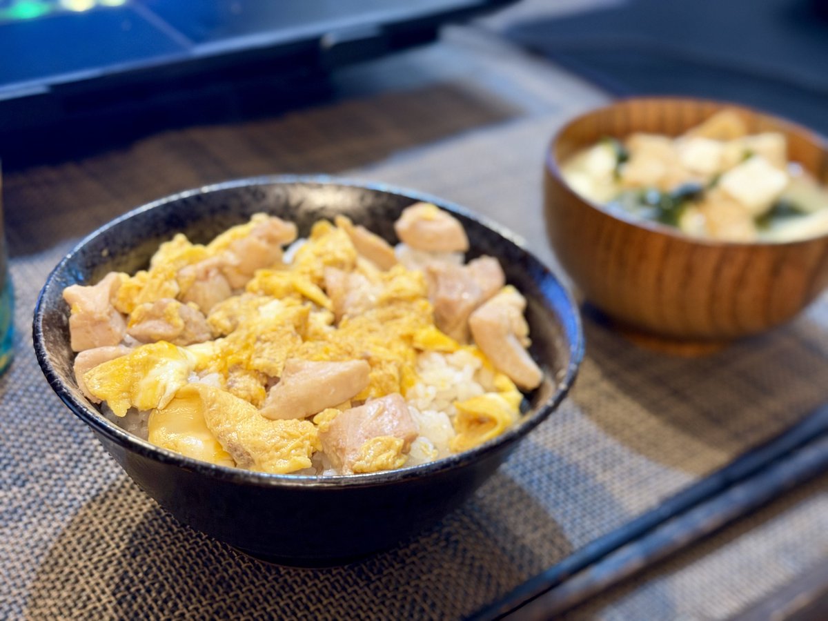 HAJIME7117_M's tweet photo. 今日ははじめて親子丼を作ってみた

味は悪くなかった
もう少し濃い味にしたいな https://t.co/oys3S31XOp