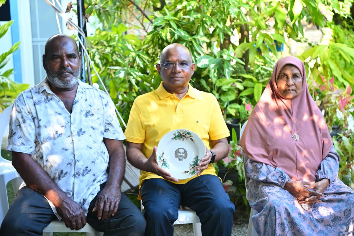 AliIbrahim5sqa's tweet photo. އަބުދުالله ޝާޙިދު ކުޅުދުއްފުށި ސިޓީ އުތުރު ދާއިރާގެ ގޭގެއަށް ޒިޔާރަތްކުރައްވައި، އެ ރަށުގެ ރައްޔިތުންނާ ބައްދަލުކުރައްވައިފި. 💛

#zamaaneeraajje
#zamaanyraajje #fudhuntheriraajje #shahid2028 #MDP #KFC📍 https://t.co/0g5ZawZSnz