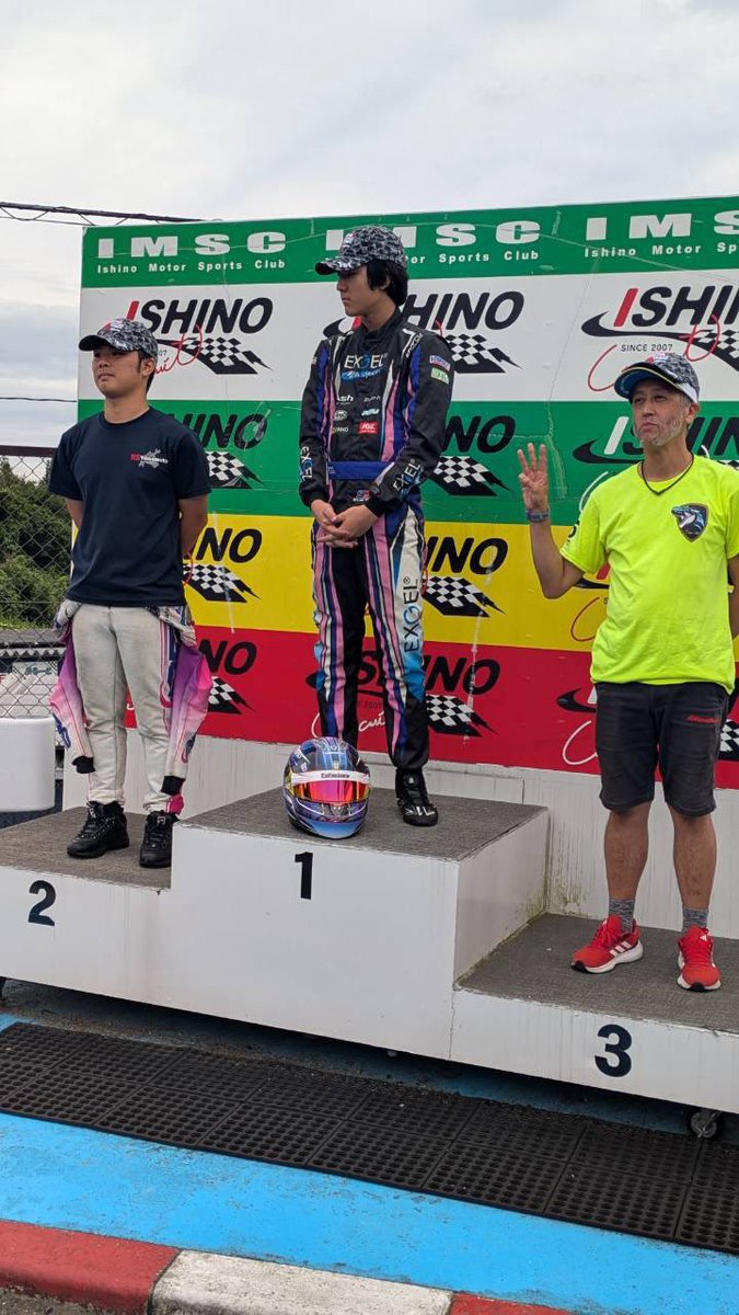 azure__12's tweet photo. ジャパンツアー石野
TT P5/24
予選 P3/24
決勝1 P2/24🥈
決勝2 P4/24

TTから予選でポジションアップ出来ました。
決勝1はゆうき対決に負けてゆうきが勝ちました。
決勝2は僕の組み立て方のミスで表彰台逃しました。
昨日遅くまで準備してくれた山本、いつもマシン貸してくれたルシアありがとう。 https://t.co/q1iRqb135t