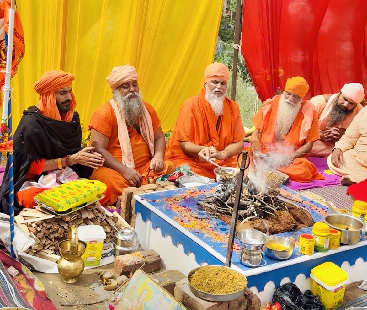 BholenathMahant's tweet photo. आज हमारे पड़ोसी गांव ढेर में नवनिर्माण धाम श्री गोगा मैडी जी धाम पे सभी ग्रामवासियों द्वारा आयोजित भंडारे में शामिल होकर सभी श्रदालुओं के सुखमय जीवन की कामना की और सभी कमेटी मेंबर्स और माननीय सरपंच साहब के नेतृत्व में सभी ग्रामवासियों द्वारा किए गए मान सम्मान के लिए हार्दिक आभार, https://t.co/lwsSgPX4Y3