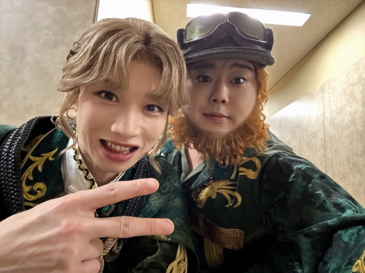 koki_azuma's tweet photo. 剣劇「三國志演技〜蜀漢」
本日もご来場ありがとうございました！

ばーすでーぼーいの植田くんと！

お誕生日おめでとうございます ☺︎

#剣劇三國志 https://t.co/AHmguYZ26E