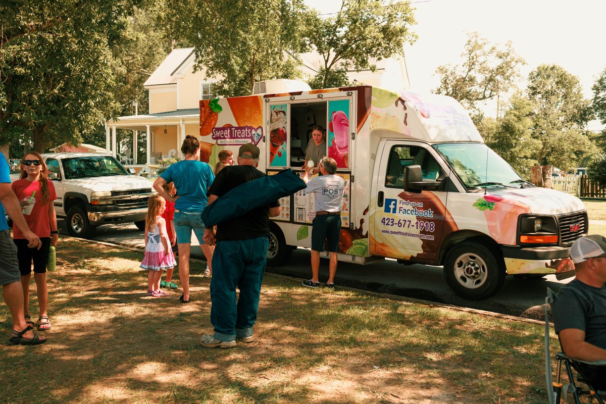 letsgoforto's tweet photo. Looking for something the whole family can enjoy this Labor Day? Classic cars. Food trucks. Local shopping. Free Kids Zone. Petting zoo. Live music all day.  And it is all happening Monday, September 7, at Barnhardt Circle. Details at https://t.co/7Q7vIEh3z1. #letsgoforto https://t.co/Df8JGRlG3V