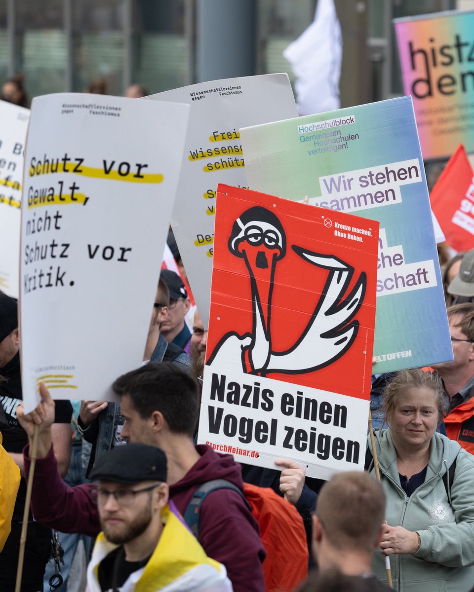 ER_Bund's tweet photo. Deutlich über 10.000 Teilnehmende demonstrieren aktuell unter dem Motto „Sachsen-Anhalt weltoffen“ durch Magdeburg zum Dom und Landtag. Morgen wählt das Bundesland ein neues Parlament. https://t.co/BLu8H7LWUO