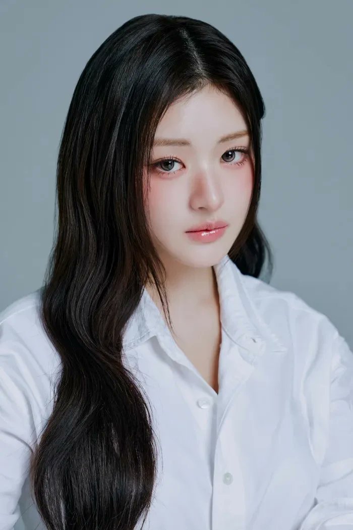aboutfiftyfifty's tweet photo. On September 24th, #FIFTYFIFTY Athena is scheduled to participate in a joint broadcast of a deep dive into the details of Valorant tournament with streamer LookSam at 4PM KST.

#피프티피프티 #ATHENA #아테나 https://t.co/uhSzEFSbrA
