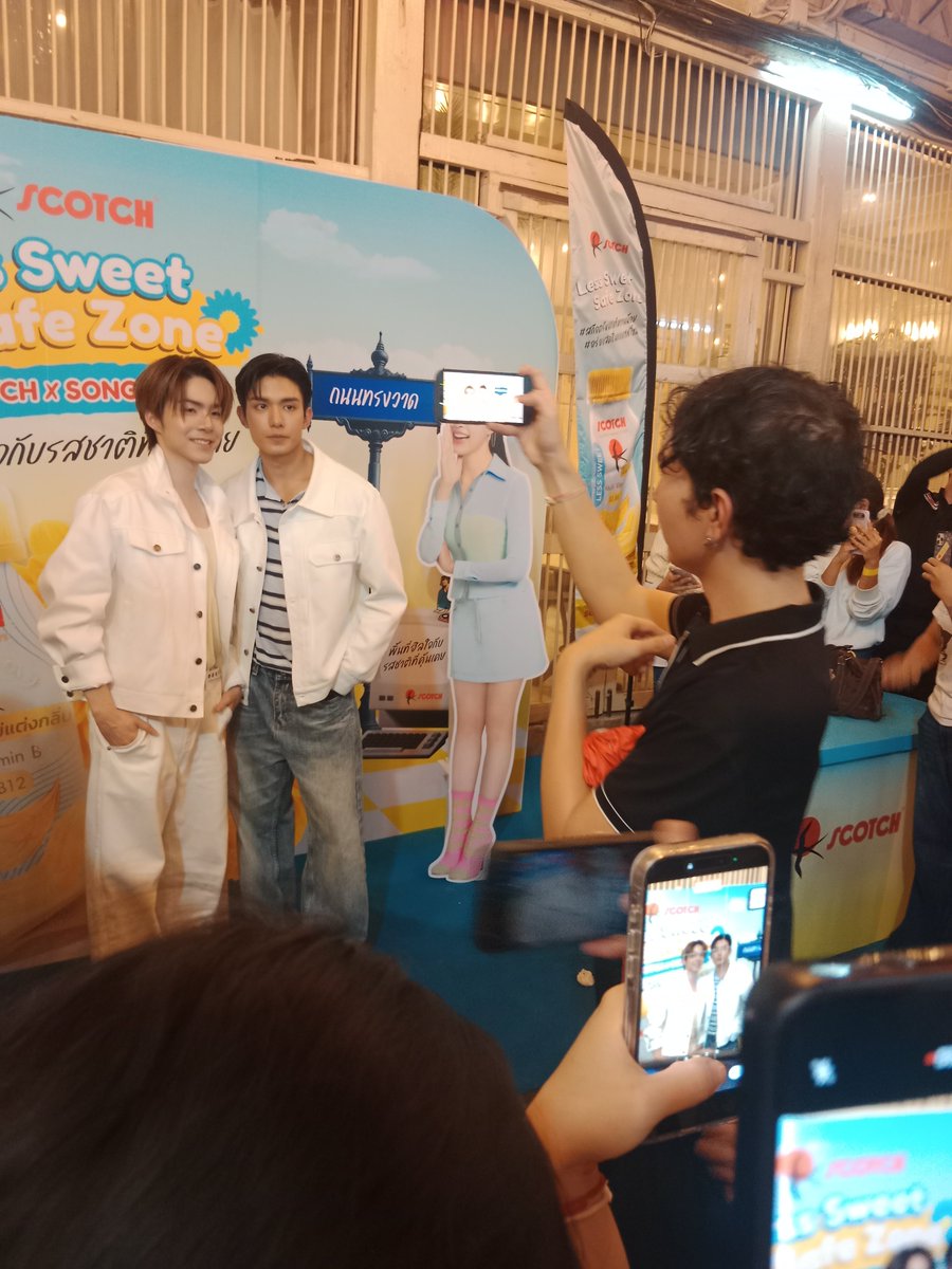 zeeza1099974's tweet photo. 🥹บอกเลยวันนี้ ดาราเยียวยาทุกอย่างมากๆ 
แถมด้วยพี่มินจีน่ารักมากๆ ให้แฟนๆขยับเข้าข้างในหลบฝน ตอนจะออกจากจุดที่สอง พี่มินจียังบอกขอบคุณที่มากันนะ ให้เลย ดาราและAR ที่เยียวยาจิตใจสุดๆ

SCOTCH EXPERIENCE WITH NETJJ

#ScotchxNetJJ https://t.co/QjLBQ6Tgtt