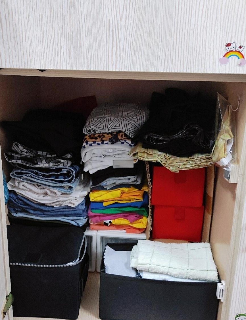 ElifBulut5ev6's tweet photo. Cleared out my closet today—saved 3 bags of gently worn clothes to donate! Less clutter, more peace https://t.co/7eCfz17p6S