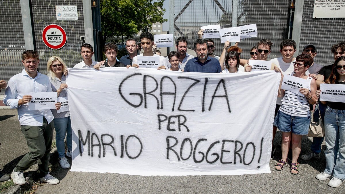 HurbanT8's tweet photo. Se mio figlio facesse una rapina mi aspetterei che venisse arrestato, non ucciso: la vita umana vale più del denaro e dei gioielli. Roggero secondo me giustamente condannato.
(Comunque tra uno o due anni sarà ai domiciliari).
#Roggero #Cuneo https://t.co/9smJwTyePp
