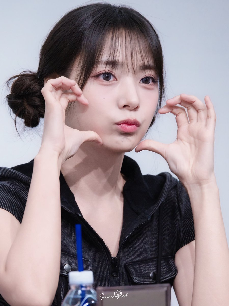 pppppale's tweet photo. 260606 KPOPSTORE 팬싸

@siyo_min 🫶🏻🫶🏻🫶🏻🫶🏻🫶🏻🫶🏻

#qwer #siyeon #이시연 #시연 #siyoming https://t.co/p832wAHqD2