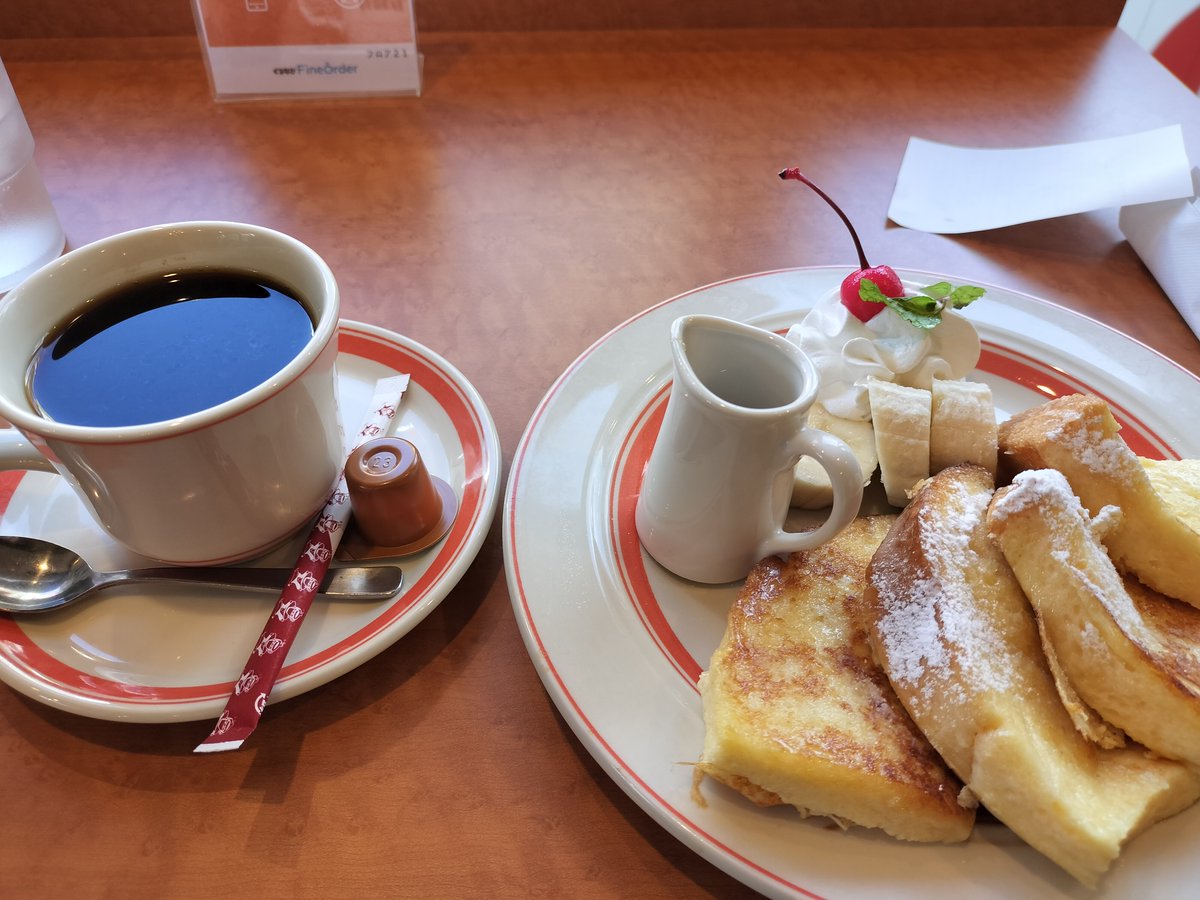 mousouryoko's tweet photo. 昔ながらの喫茶店友路有
場所　赤羽
ジャンル　喫茶店

味　3
ボリューム 3
値段　3

🍁外観は昔ながらだが、QRオーダー、セルフレジ
🍁食事もスイーツもあり、長居もできる
🍁朝早くからやっているので、モーニングも！！

https://t.co/YAuvQqckG2

#赤羽　#喫茶店 https://t.co/f9Zd8Ohk6o