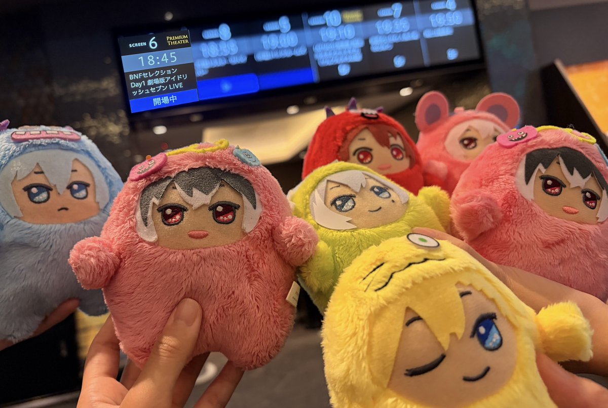 WASEDA_i7's tweet photo. 有志で集まったわせナナのメンバーで、池袋のTOHOシネマズへムビナナ再上映を観に行ってきました！✨

劇場はたくさんのマネージャーさんで賑わっていて、アイナナの魅力を改めて感じる一日になりました🌈

#わせナナ https://t.co/j4jscpKtHE