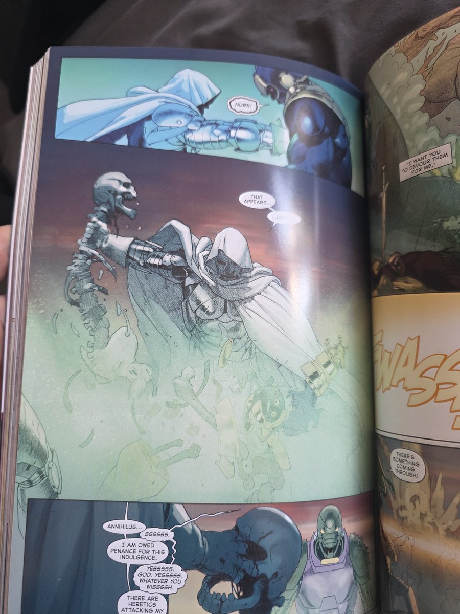 Ludwig_Vanitou's tweet photo. Mais nan les gars doom il est trop fort même qu'il peut tuer thanos !!! #wahou vous pensez que robert downey junior il peut faire pareil à kevin feige ??? #jadorelire #larp #larpeur #comics #livre #bandedessiné 🤯😝😝 https://t.co/Spc7x28vOj