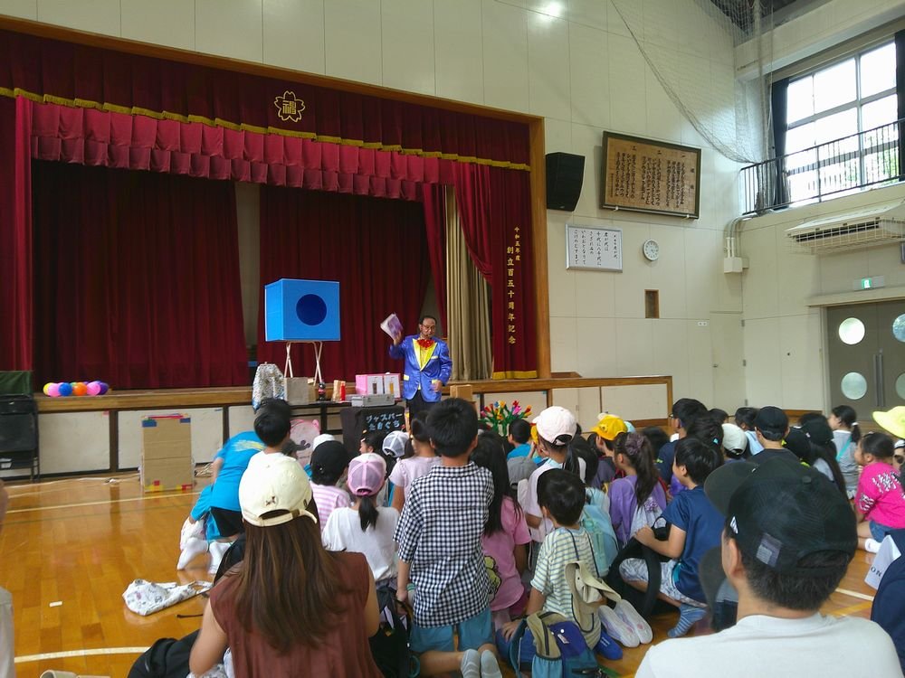 jaspertakiguchi's tweet photo. 京都府京田辺市の学童保育所で、マジックショー&amp;空気砲
させて頂きました。

某保育園さまの、繋がりで呼んで頂きました✨️
有り難うございます🙇

今回、２公演させて頂きました✨️

マジック以外にも、色んな催しで賑わいました。

ショーは、超絶ノリの良いこども達で、
とても盛り上がりました🎶 https://t.co/SFca2re6Fx