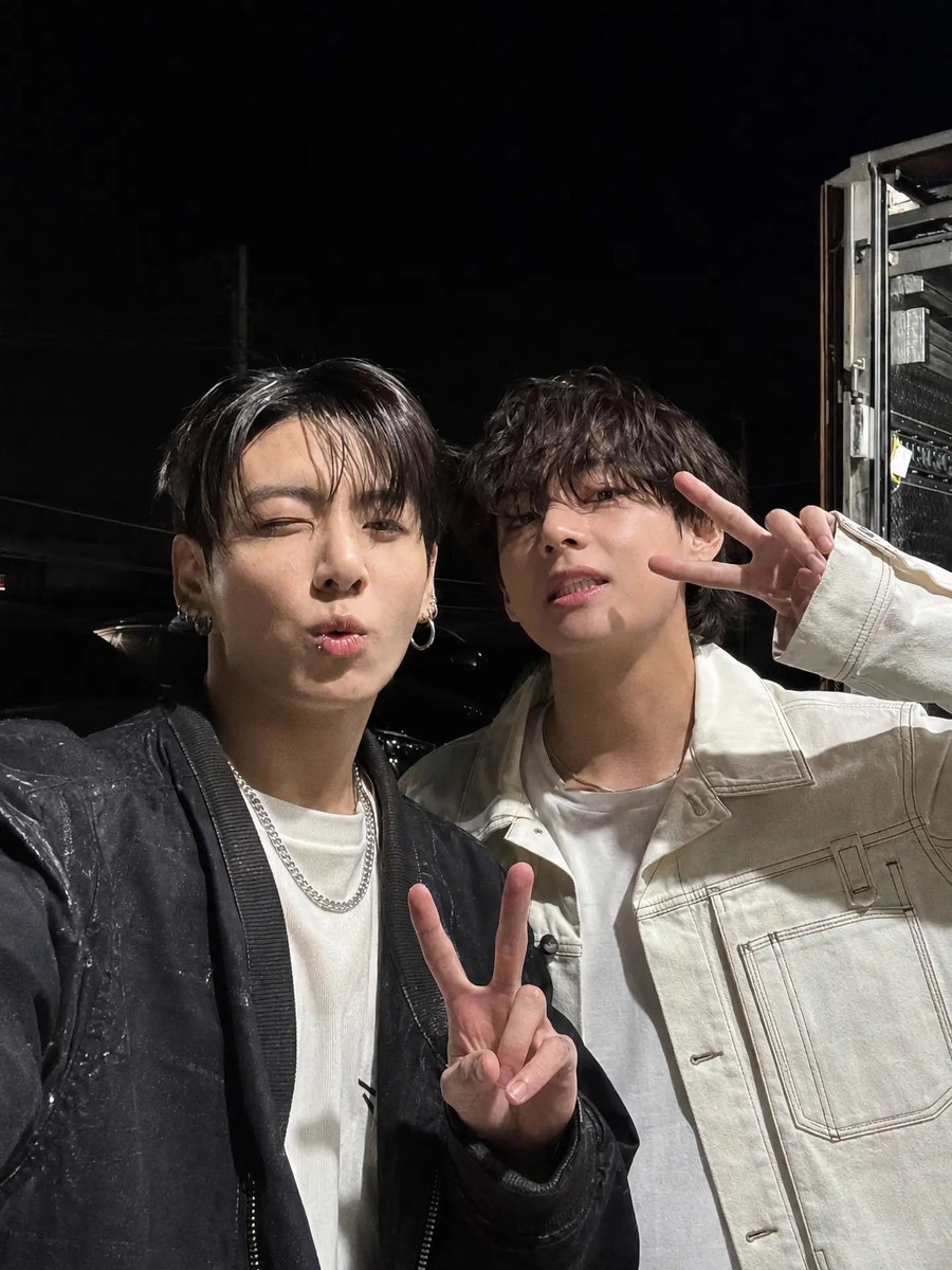 bts_jungkookyie's tweet photo. 🐰🐻 https://t.co/neJ9rycnXr