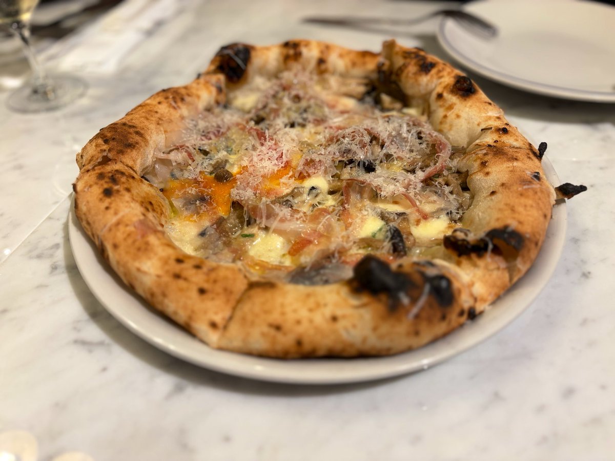 dachik0n's tweet photo. 日本一位、世界三位のピッツァ🍕 https://t.co/YOaCh9qyhv