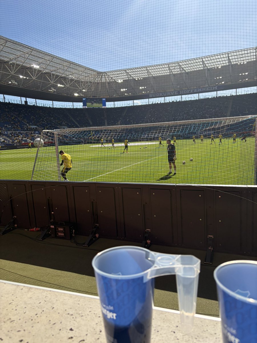 BurakC2505's tweet photo. #TSG Hoffenheim 💙🤍- Dortmund 🟨⬛️

ALANDAYIZ https://t.co/XUCOzxskEb