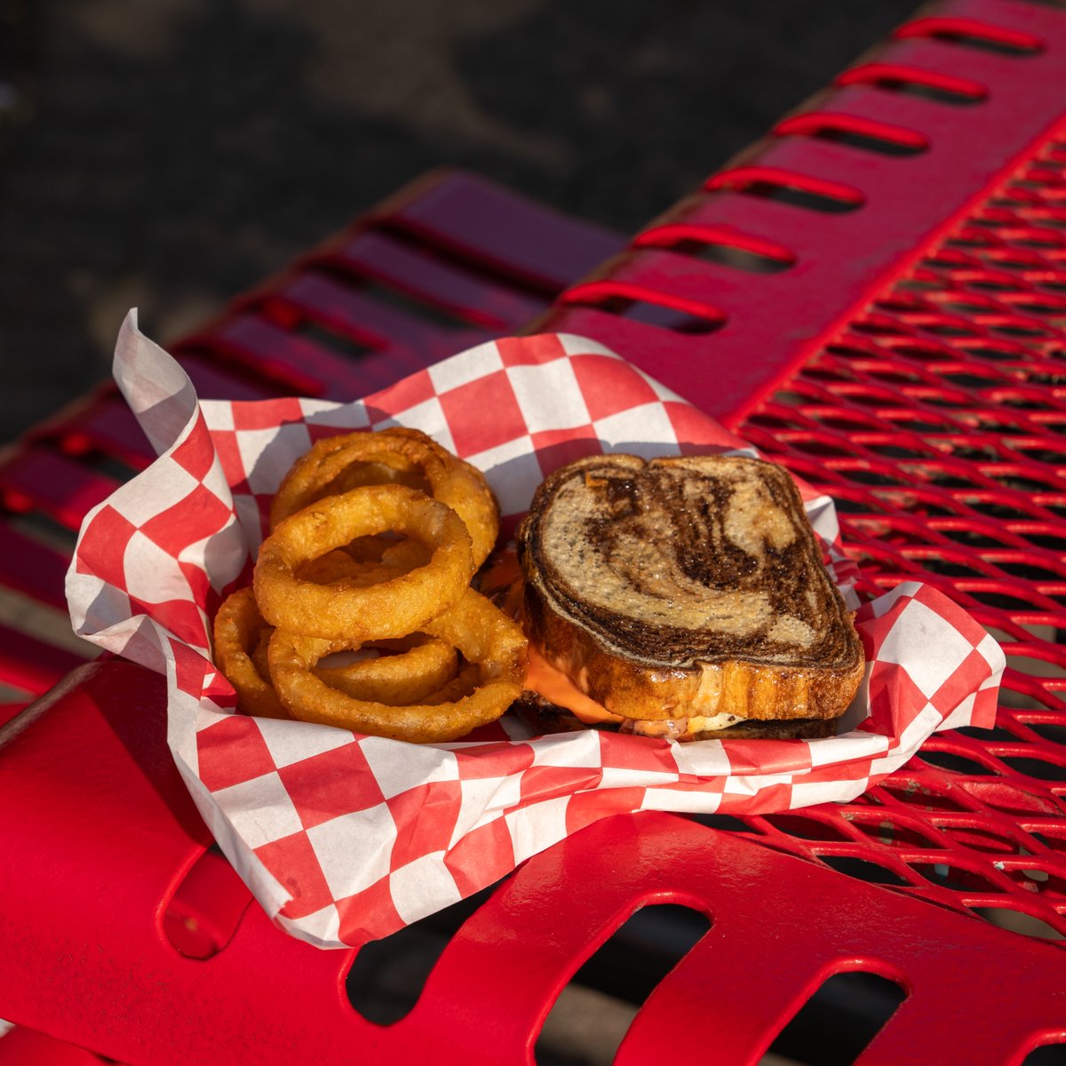 KingsIslandPR's tweet photo. 🚨 Last chance for the Patty Melt! 🚨

Stop by Jukebox Diner prior to September 7th before we make way for a new fall offering.  👀

While you're at Jukebox Diner, round out your meal with crispy fries or onion rings, and try out our chicken tenders and a vanilla, chocolate, or strawberry milkshake. 🥤