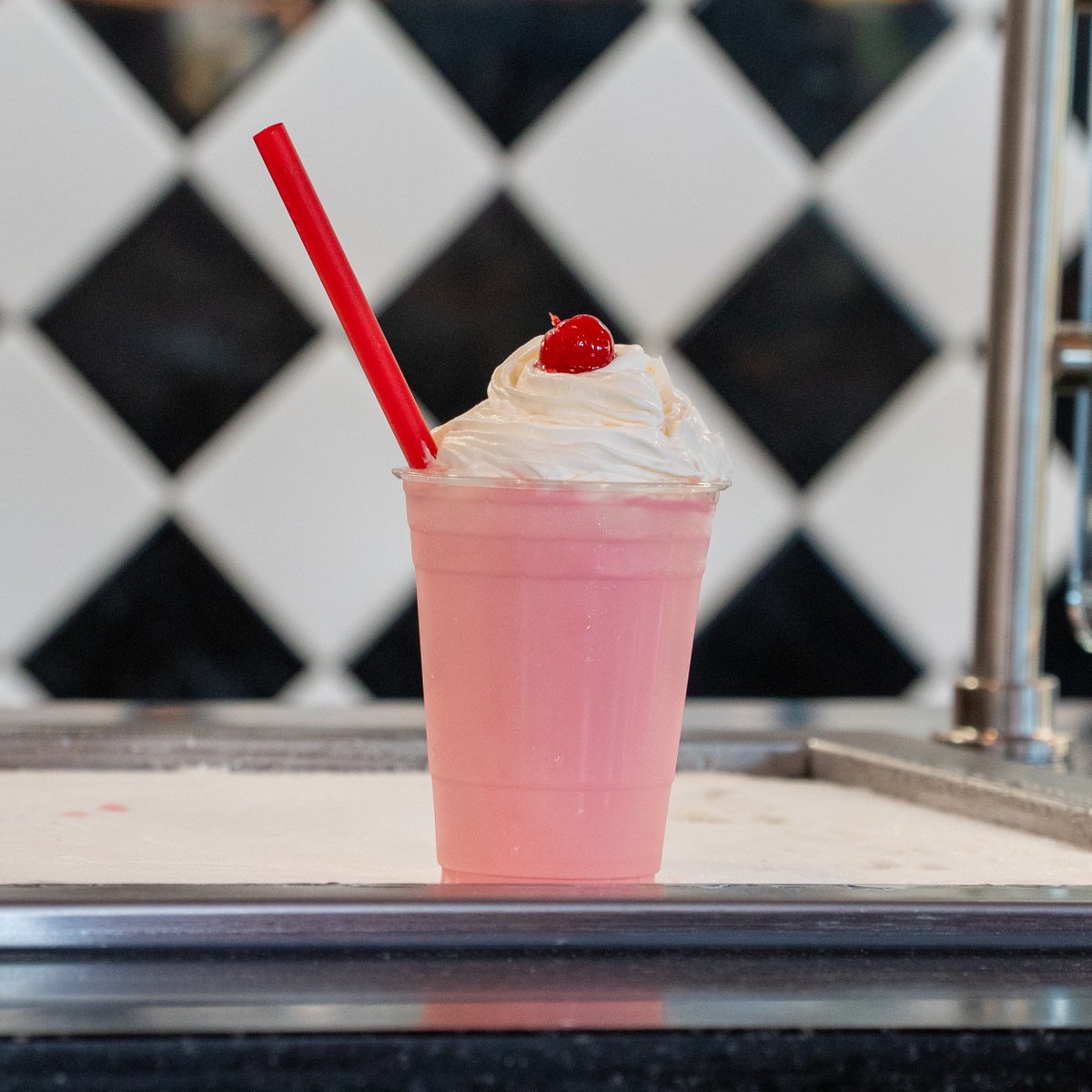 KingsIslandPR's tweet photo. 🚨 Last chance for the Patty Melt! 🚨

Stop by Jukebox Diner prior to September 7th before we make way for a new fall offering.  👀

While you're at Jukebox Diner, round out your meal with crispy fries or onion rings, and try out our chicken tenders and a vanilla, chocolate, or strawberry milkshake. 🥤