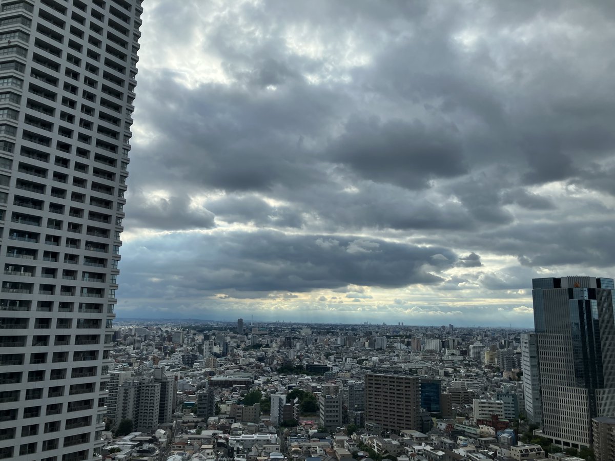 yu62631189's tweet photo. ぺこパンさんのチャリ旅日本一周報告会に行ってきた。2年前に行ってらっしゃい会をした場所と同じ場所。2年前の記憶が昨日のことのように鮮明に思い出されて感慨深かった。
ウクピクも行った。ウクピクも2年ぶりか。オンラインでもオフラインでも、この場所に行けばこの人に会えるという場所って良い https://t.co/r4COq2UwnQ