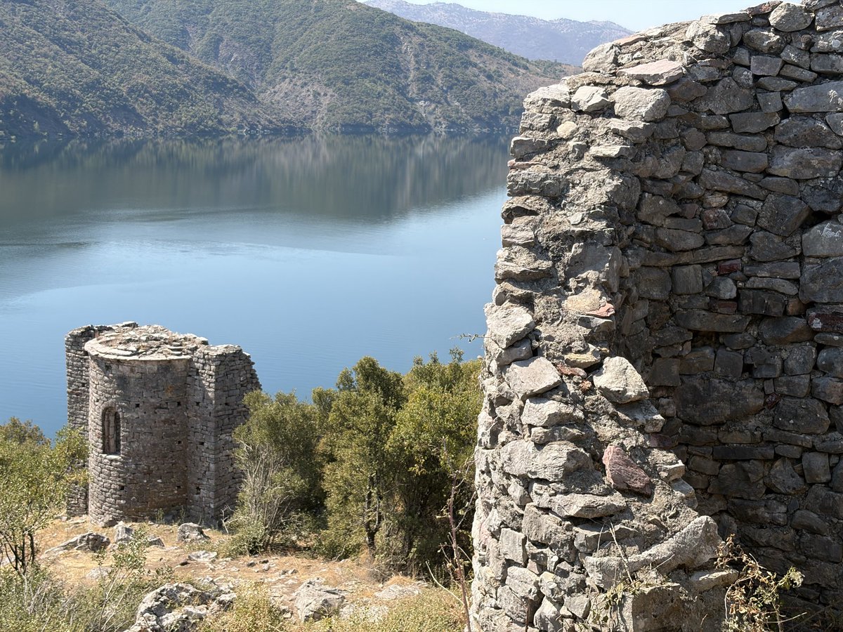 CatherineSuard's tweet photo. 🔎Zoom sur #Sarda📍#Albanie. Quand le #HautMoyenAge raconte l’histoire des #Balkans et ses connections européennes 🇪🇺
👏🏻🇫🇷🤝🇦🇱
@francediplo @France_Albanie #EcoleFrancaiseRome @CNRS @iktk_al #DATKuniTir #DRTKshkoder #archéologie #patrimoine @OetM_ #CommissionDesFouilles https://t.co/u18D56xekp