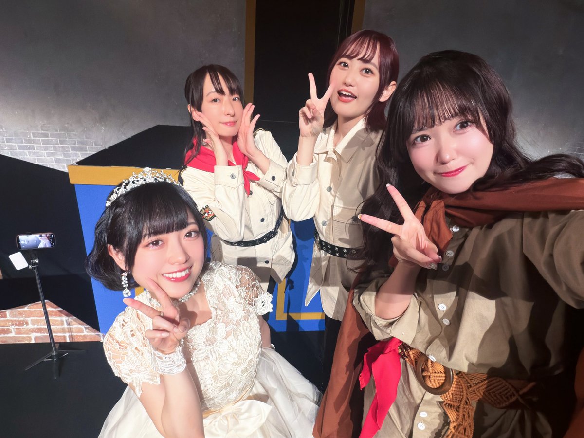 kano_suenaga's tweet photo. 朗読劇『 #コトバノコトバ 』 オフショット📸

女子楽屋は常に何かしら盛り上がっていた4日目でした😂✊🏻

大好きが増えるって幸せだなって思いました！
幸せ写真おすそ分けです(*´˘`*)♡ https://t.co/vXcnXs9xeB