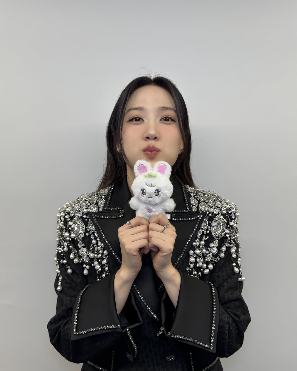 parkeunbinstaff's tweet photo. [📸] 은빈노트: EUN-iverse

하얗게 감춰왔던 일곱 빛깔처럼
무한히 퍼져서 영원히 눈부신 빙고들❤💕

#박은빈 #은빈노트_EUNiverse #PARKEUNBIN #EUNBINNOTE_EUNiverse https://t.co/yZ2hr3cYaU