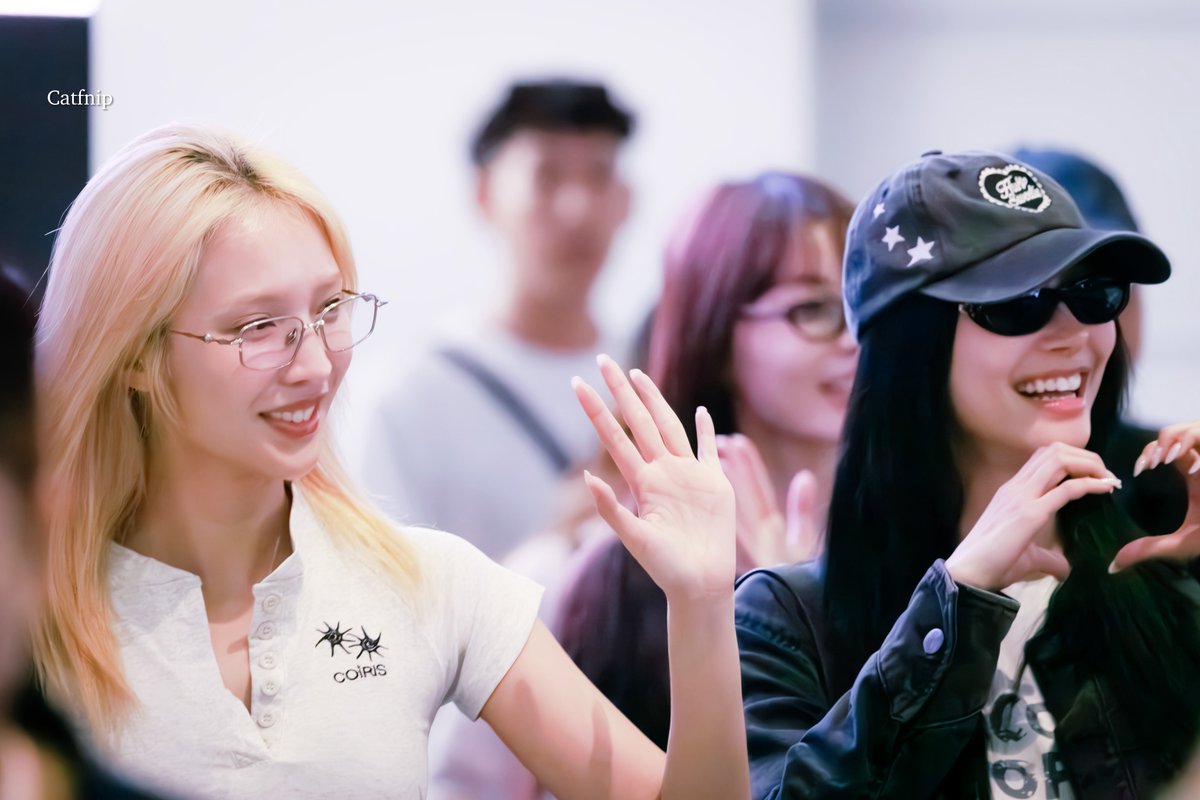Catfnip's tweet photo. 260905 BKK🛫TPE

You two look soooo beautiful🥺💕🫶🏻
enjoy taipei🥰

#JanJingJing #Janhae #JingJingYu https://t.co/E7GEYQYvlF