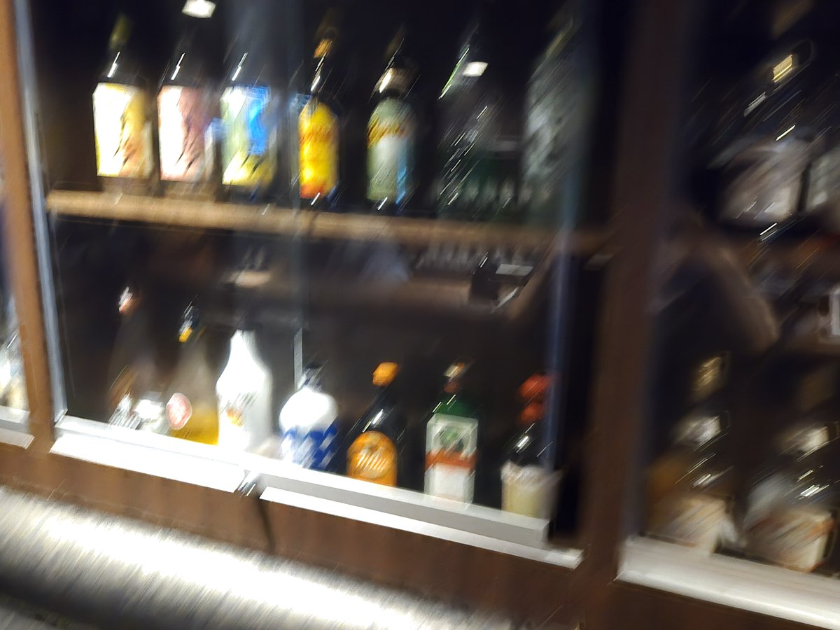 MochitsukiVR's tweet photo. カラオケ来たよwこの酒飲んでいいらしい特殊なカラオケ https://t.co/rtTREgVv3N