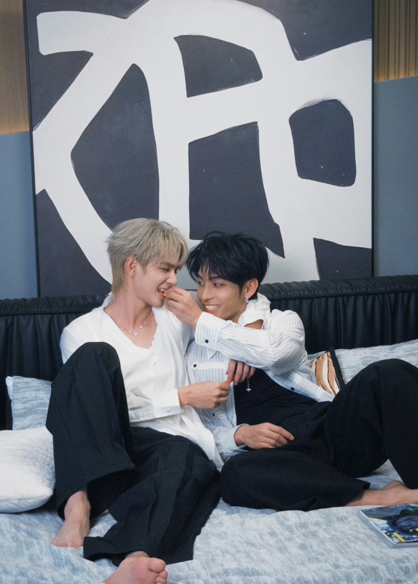 xizhaoglobal's tweet photo. RECORD WEIBO UPDATE 

BTS footage

#HeChangxi #何昶希
#HeYanzhao #何衍朝 
#XiZhao https://t.co/0x4m62UQd9