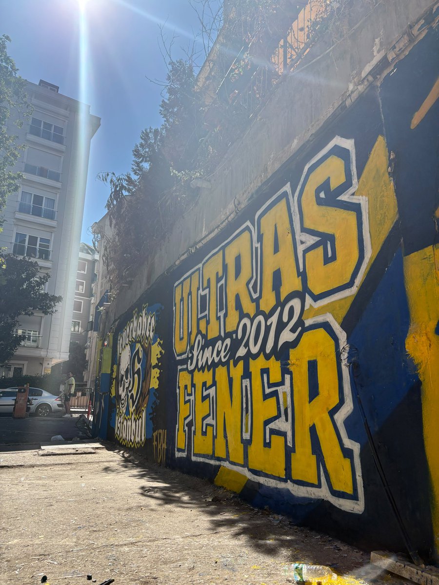 UltrasFener34's tweet photo. Fenerbahçe sokak sanatları fakültesi. https://t.co/RAI926cNRE
