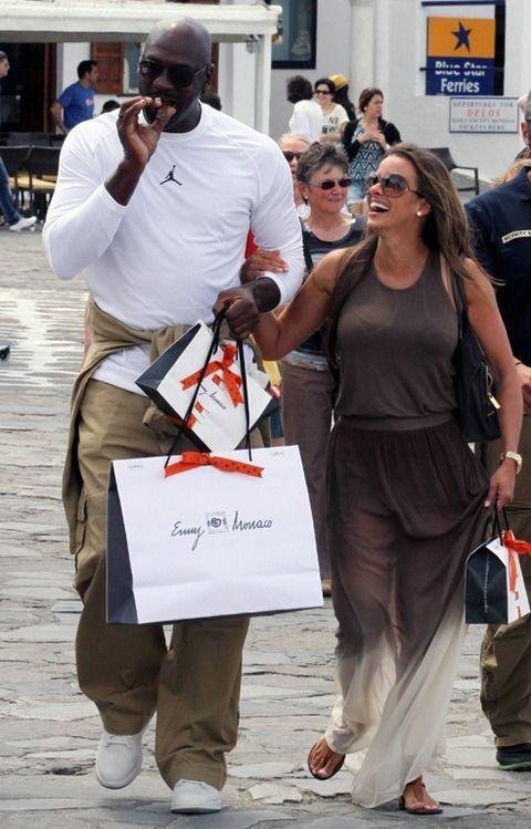 its_ciacia_'s tweet photo. Michael Jordan enjoying retirement exactly the way you’d expect a billionaire to 😭🇺🇸❤️ https://t.co/RvArfrRzil