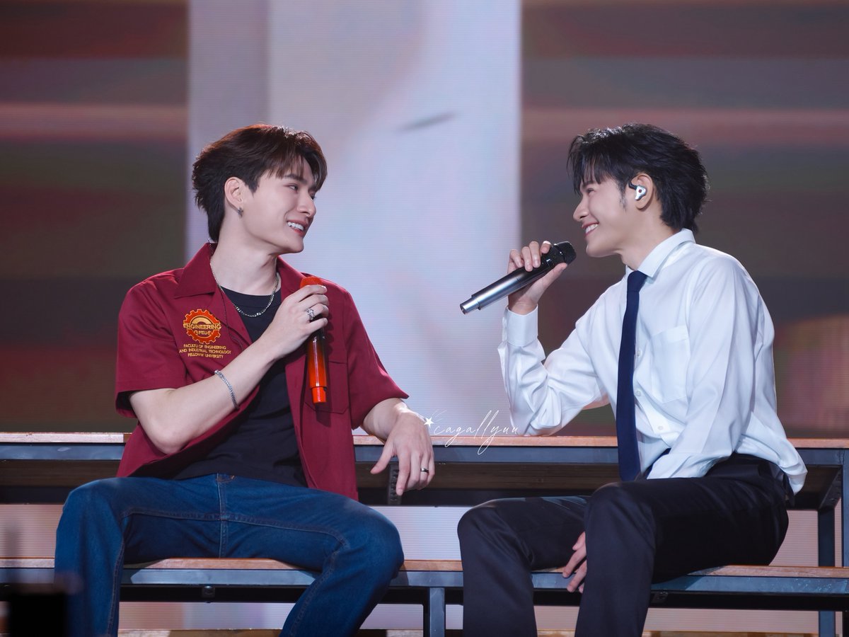 cagallyuu's tweet photo. and💖💖眼里只有你~

#SOTUSTeniversaryConcert #KristSingto #ทีมพีรญา #SOTUS10thYearConcertD1 https://t.co/kUrHAHXAFs