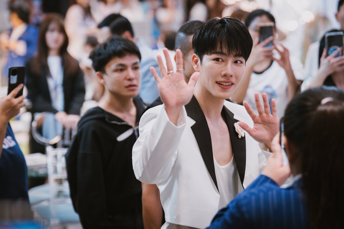rollsanalog7's tweet photo. 05.09.2026    เดินลา 🥹✨👋🏻

FRIENDS OF DESTINY YINWAR 09
#DestinyclinicxYinWar
#warwanarat ; @warwanarat
#yinyin_anw ; @yinyin_anw https://t.co/chwUWltyK9