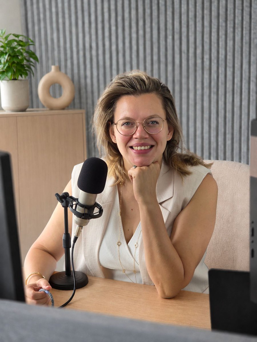 bravedpodcast's tweet photo. During my mat leave I sat on this idea. A podcast. About women making bold, intentional moves in their careers, in their lives. Women sharing their stories, the fear, the strategy and the moment they decided to act. 

So here I am. Finally doing it!
It is called #BravedPodcast https://t.co/QRGWZongk4